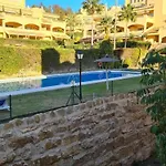 Family In With Pool Apartman