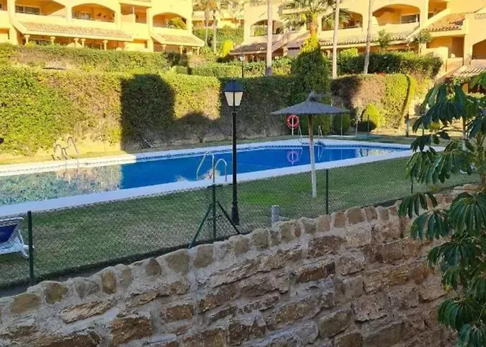 Family In With Pool Апартаменты